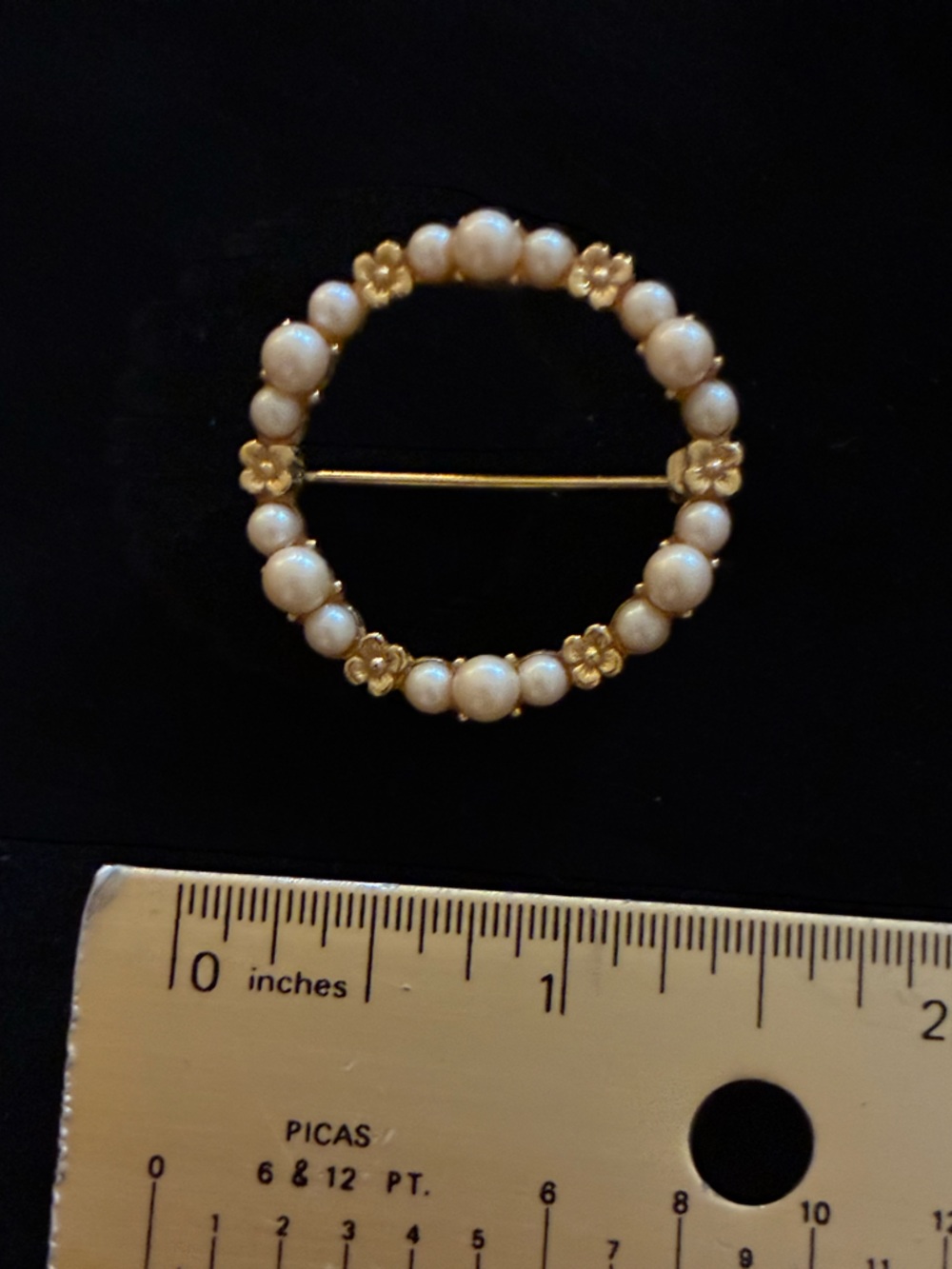Vintage EUC Circa 1970 Faux Pearl Gold-Filled Wreath Brooch/Pin - Picture 3 of 6